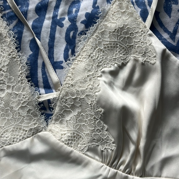 Abercrombie & Fitch Cream Lace Slip Dress - Picture 3 of 4